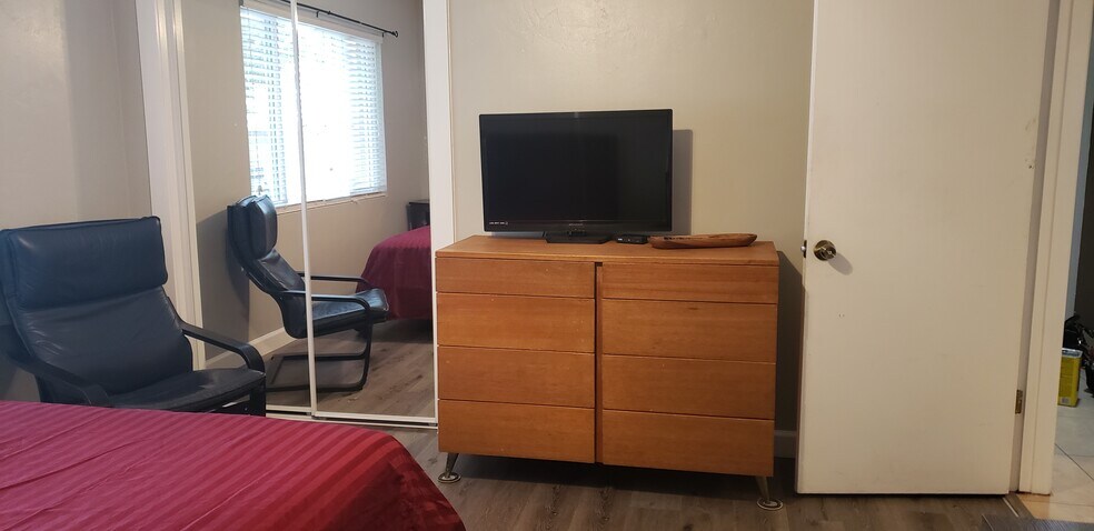 Room 2 - 8237 E Lewis Ave