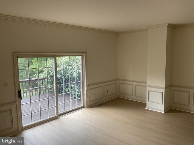 Building Photo - 28 Tenby Ct