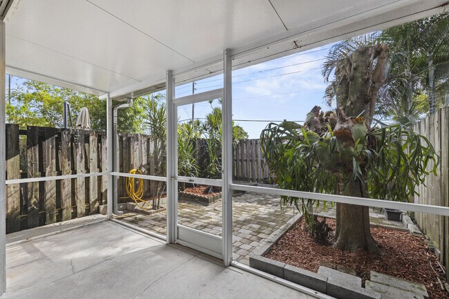 Building Photo - 814 Hill Dr