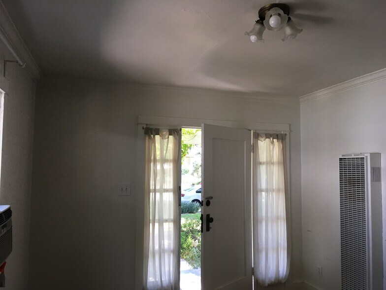 Building Photo - 418 El Centro St