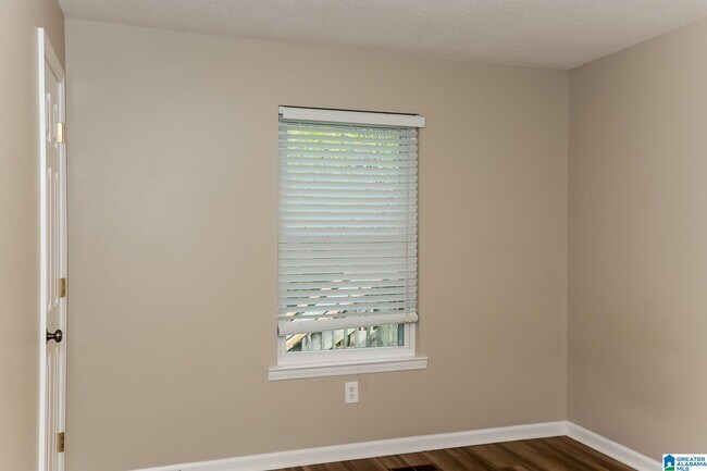 Building Photo - 720 Twin Ridge Dr