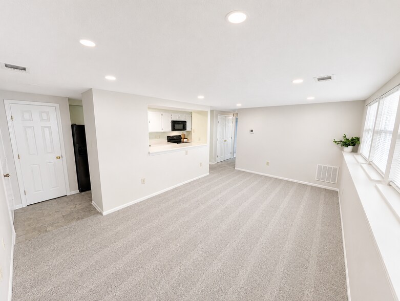 Building Photo - 7600 Portadown Ct