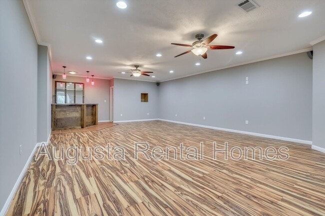 Building Photo - 719 Bonnie Oaks Ln