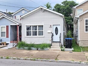 Building Photo - 905 E Madison St