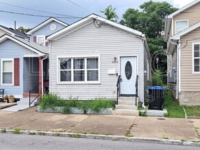 Building Photo - 905 E Madison St