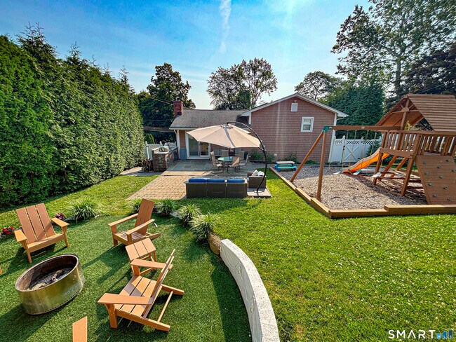 Building Photo - 120 Pilgrim Dr