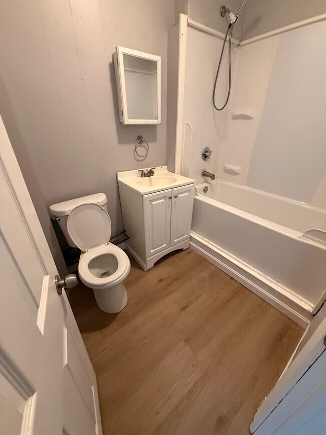 Building Photo - 273 Grafton St