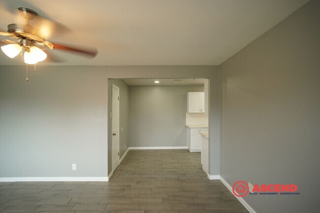 Building Photo - 3-Bedroom Home In East Bakersfield!