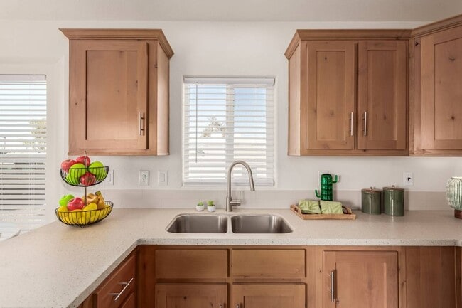 Building Photo - 9985 N Pinal Ave