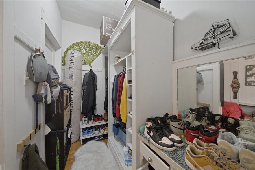 Building Photo - 3449 N Elaine Pl