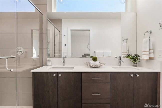 Building Photo - 1112 13th Ave