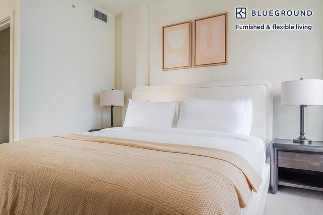 Building Photo - 10301 NE 10th St