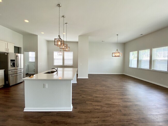 Building Photo - Three Bedroom Home In Heritage New Riversi...