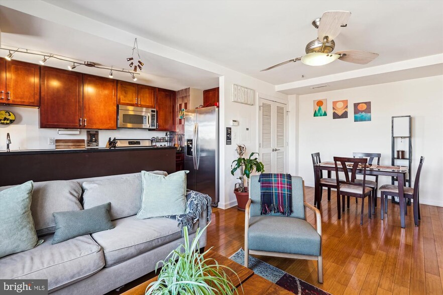 Kitchen/Dining area - 1417 Newton St NW