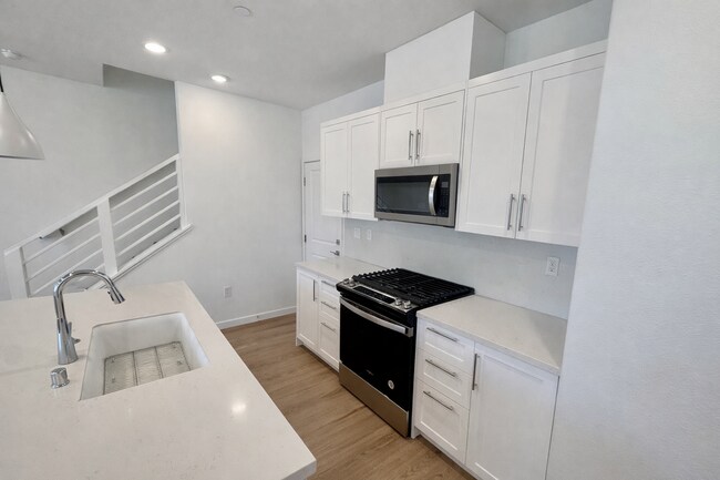 Building Photo - Gorgeous Newly Constructed Townhome