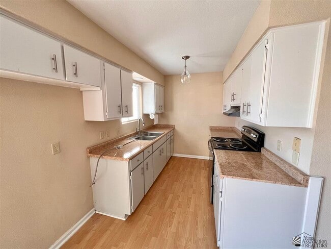 Building Photo - 2521 S 17th Ave