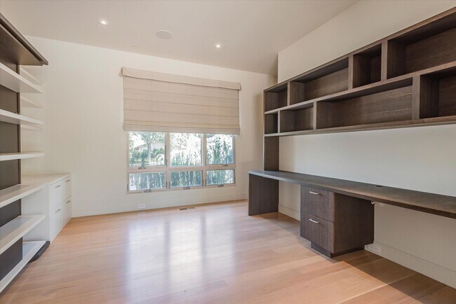 Building Photo - Wow! What a Great Home!