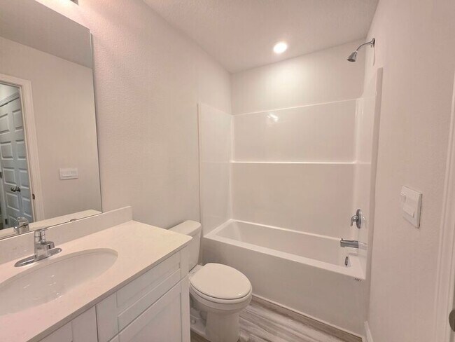 Building Photo - 4006 Pendragon Cir