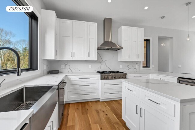 Building Photo - 24 Hedges Ln