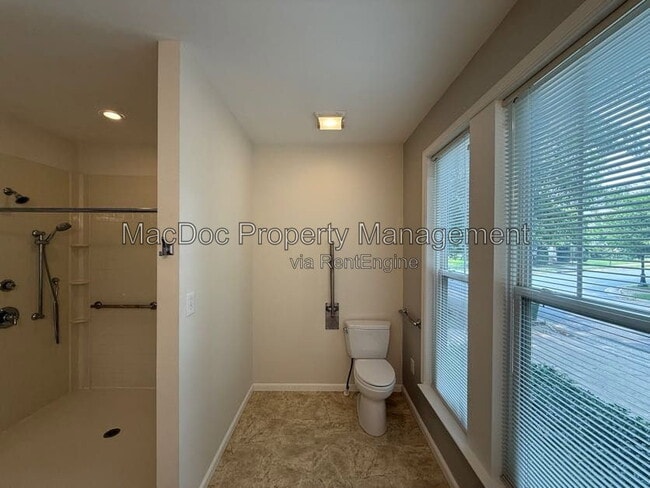 Building Photo - 1404 Graham Dr