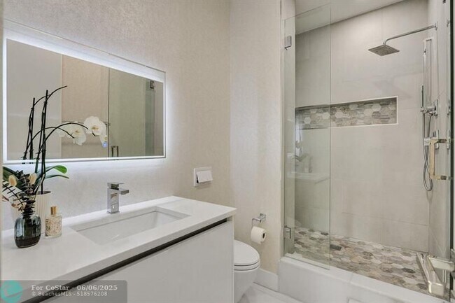 Building Photo - 20 Isle of Venice Dr