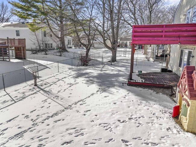 Building Photo - Updated 2-Story Home in Desirable Deerpath Subdivision - Available Immediately.