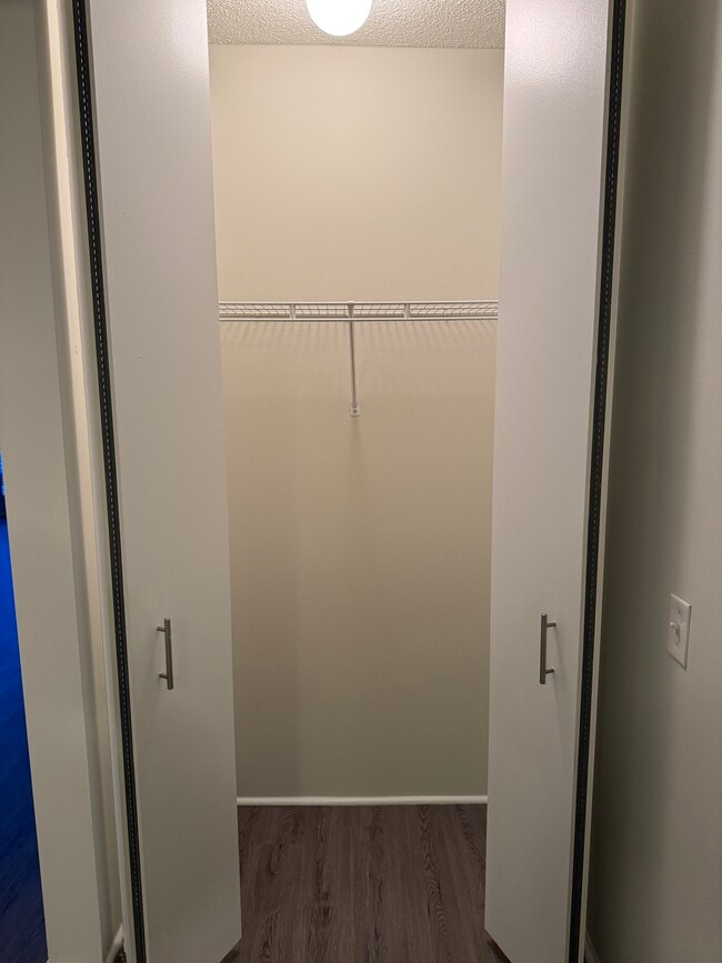 Building Photo - 544 N State St