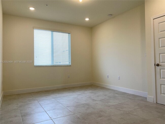 Building Photo - 6455 NW 103rd Pl