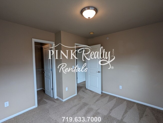 Building Photo - 2002 Phillips Alley