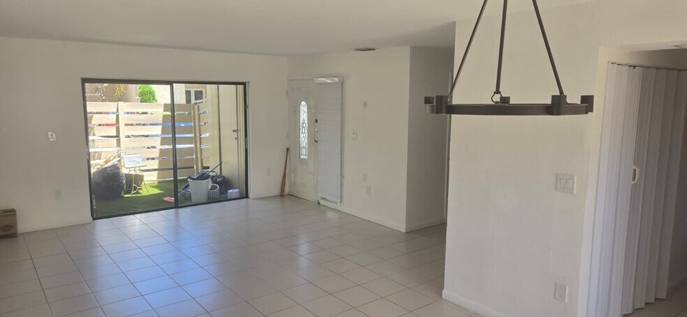 Building Photo - 6325 SW 138th Ct