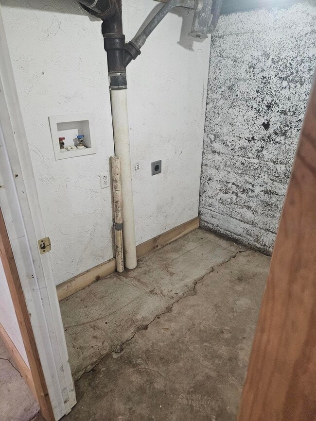 Building Photo - 619 S Kentwood Ave