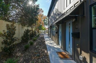 Building Photo - 816 Shull St