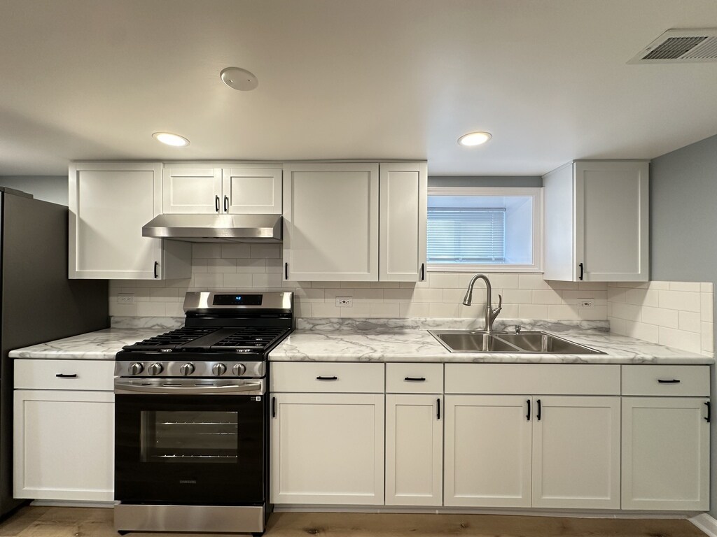 Building Photo - 2039 W 23rd St