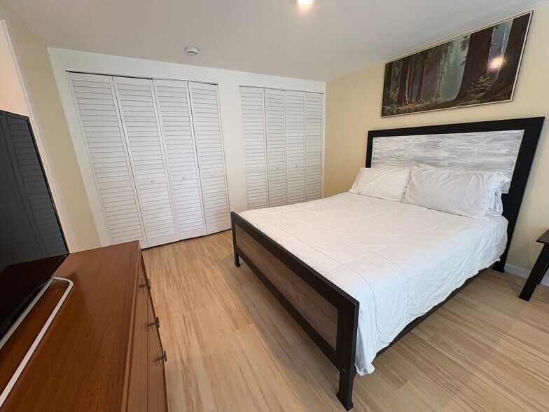 Building Photo - 4 Miramar Ave