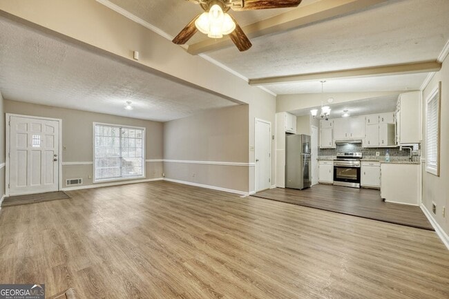 Building Photo - 642 Simone Way