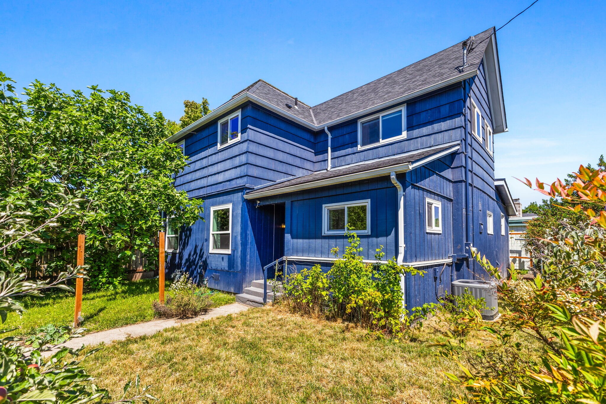 Building Photo - 2210 Hazel Ave NE