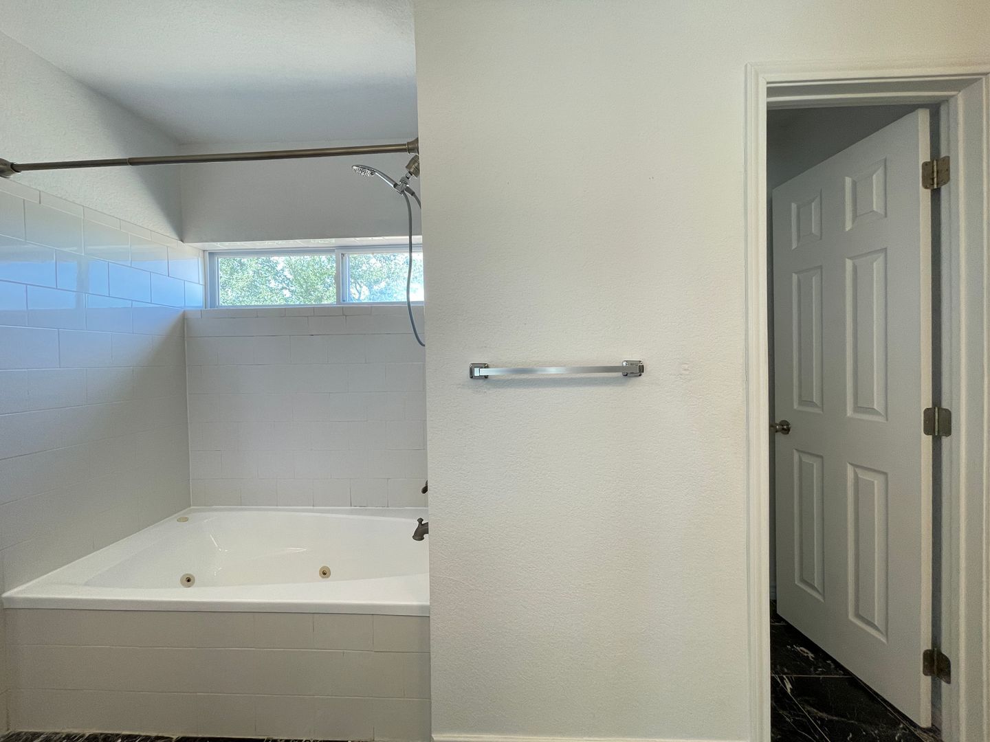 Building Photo - 206 Ariana Ct