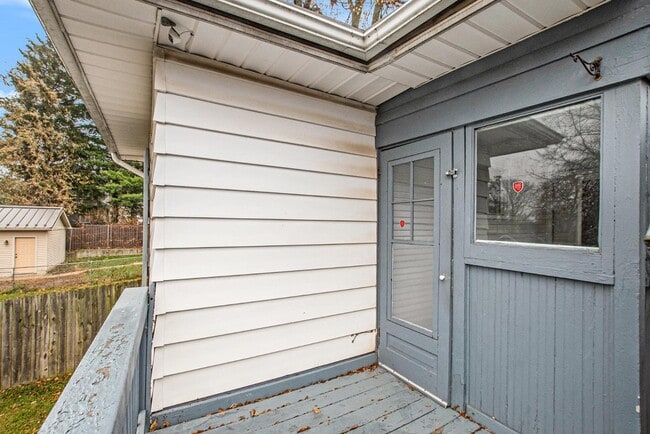 Building Photo - 209 E Mt Hope Ave