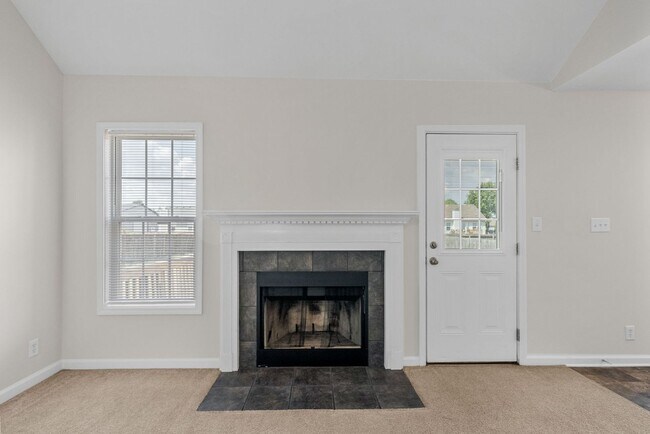 Building Photo - 3 Bedroom Home For Rent Near St. B Area!