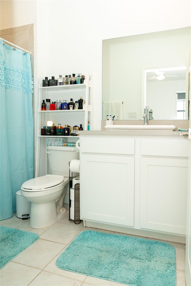 Building Photo - 1147 SW 7th Ave