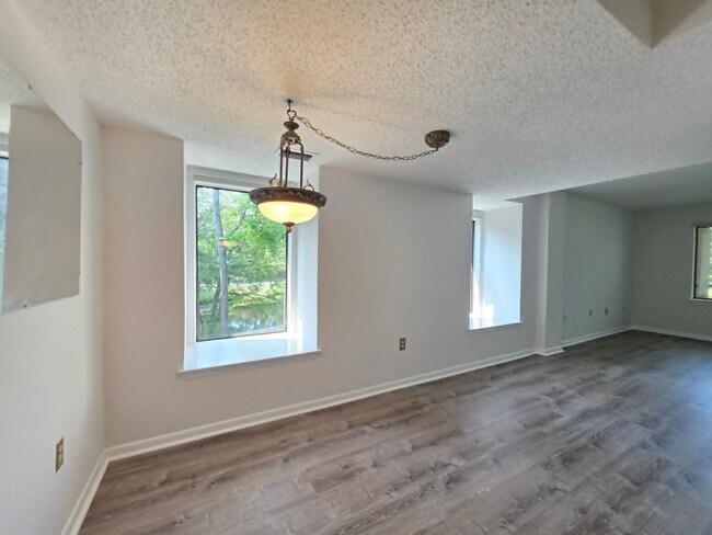 Building Photo - 231 Canal Park Dr