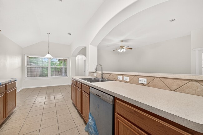 Building Photo - 13006 Rose Landing Dr