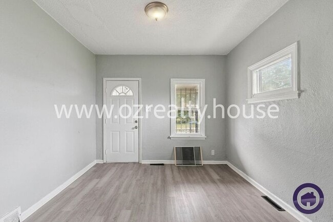 Building Photo - 207 Pulaski St