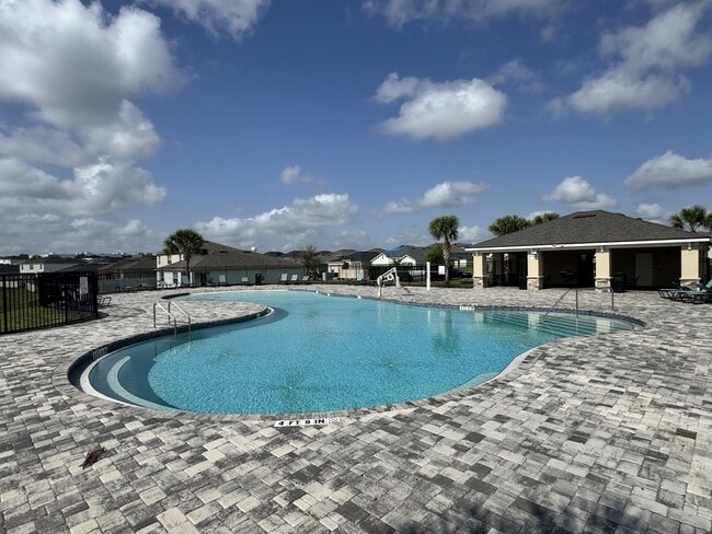 Building Photo - 512 Mckenna Dr