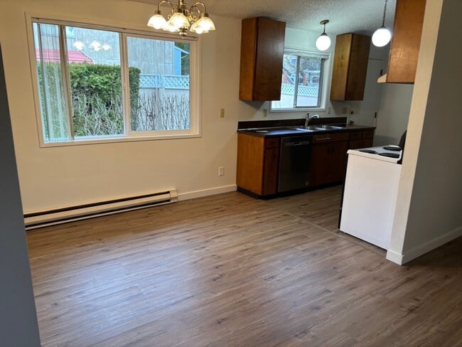 Building Photo - 5555/5545 Gill St