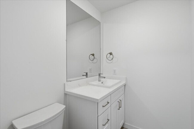 Building Photo - 4bd/2.25ba Kirkland Home