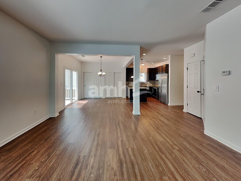 Building Photo - 1617 Shire Village Dr