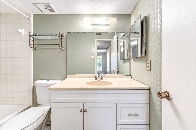 Building Photo - 6606 De Moss Dr