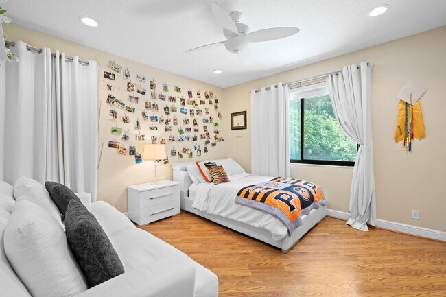 Building Photo - 18540 Long Lake Dr