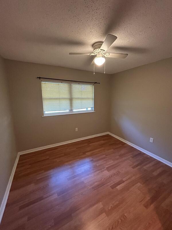 Building Photo - 307 Spring Ln